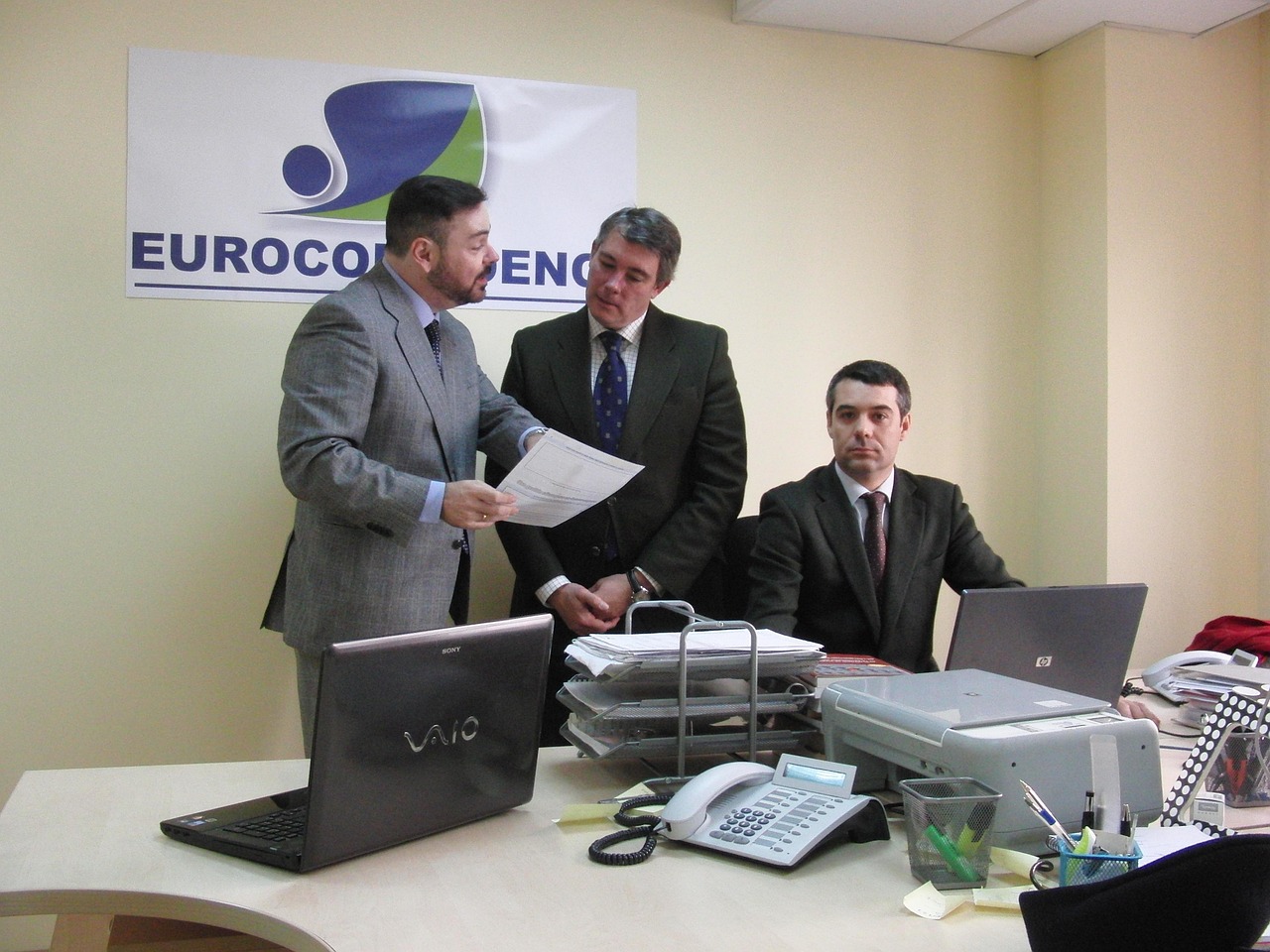 爆裂魔女：基金会注册代理